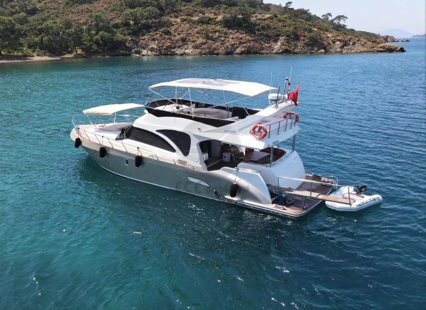 Ece Simena Dış Görünüm