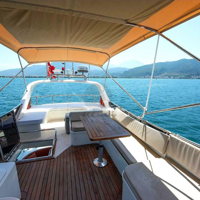 Ece Simena Arka Görünüm