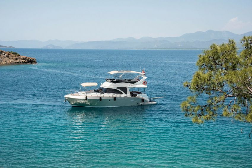 Ece Simena Ön Güneşlenme Alanı