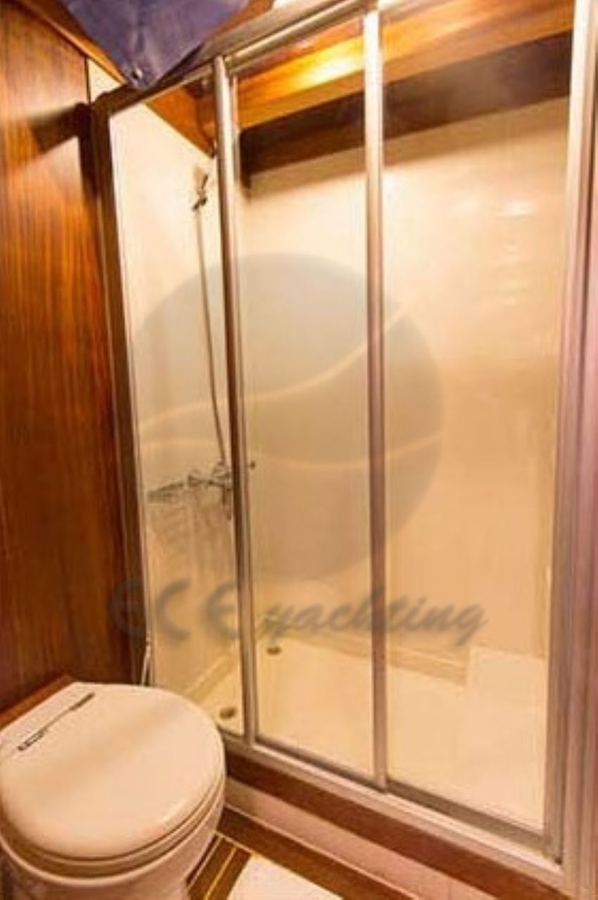 Smyrna Gulet, Bathroom.