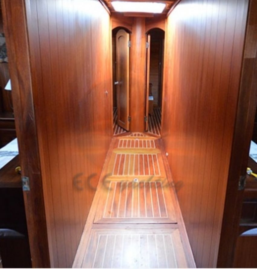 Smyrna Gulet, Passageway.