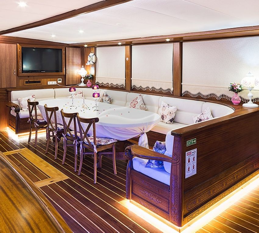 S Nur Taylan teknesi Salon