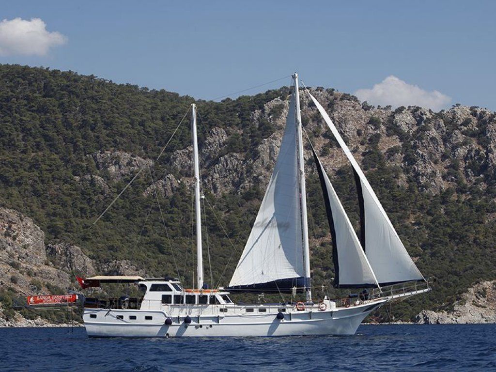 Sumru Sultan Yacht, With Her Sails Up.