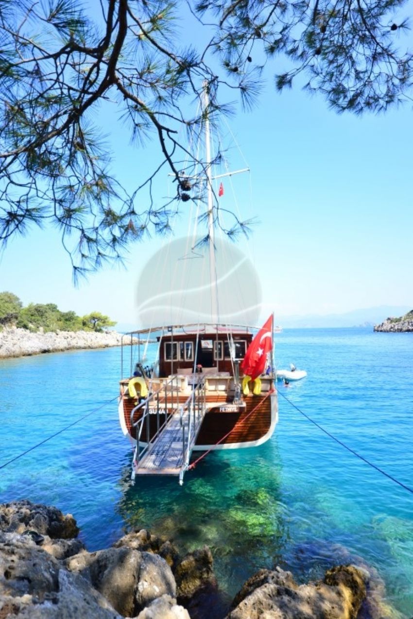 Suna Gulet, Anchored In Paradise.