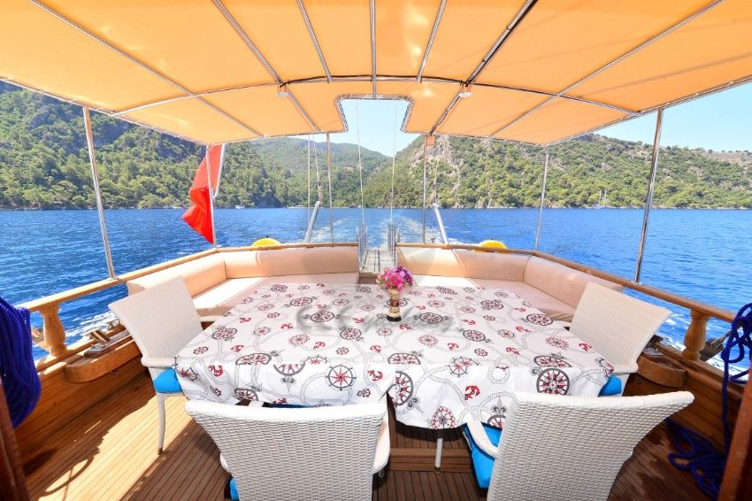 Suna Gulet, Comfortable Seating.