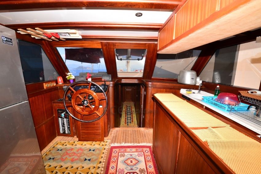 Suna Gulet, Interior / Kitchen.