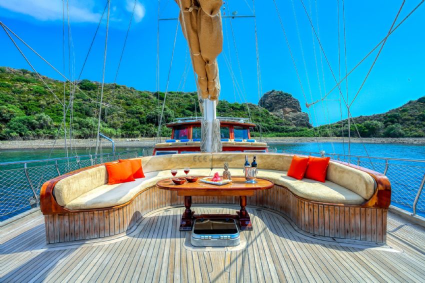 Su Sesi Gulet, Relax In The Shade.