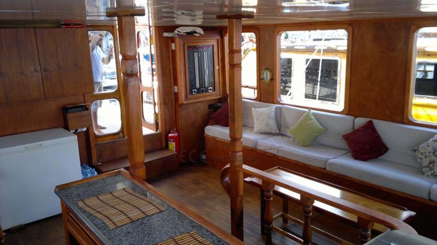 Arka yeme masası ve oturma gurubumuz.