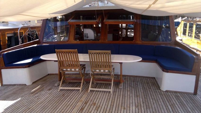 Gulet suvari salondan bir kare.