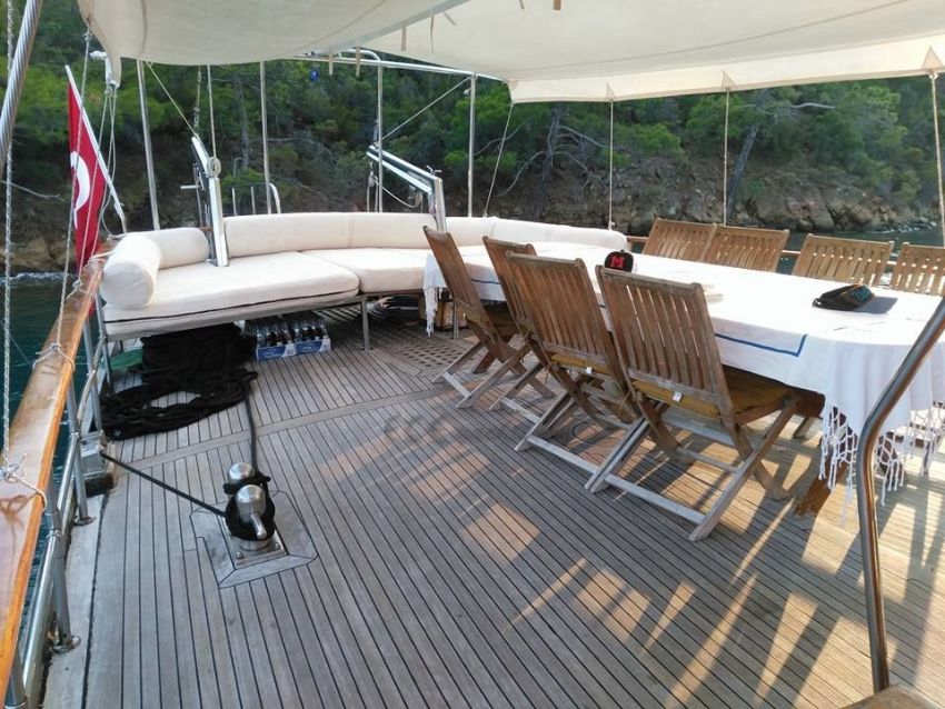 Çift kişilik arka ana kabin.