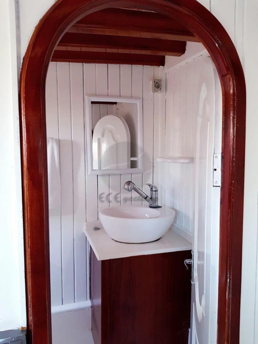 Techne Yacht, Wc & Bathroom