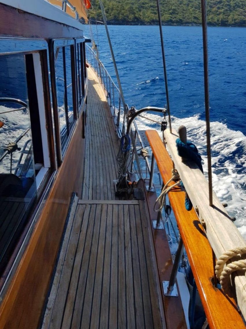 Techne Yacht, Side View