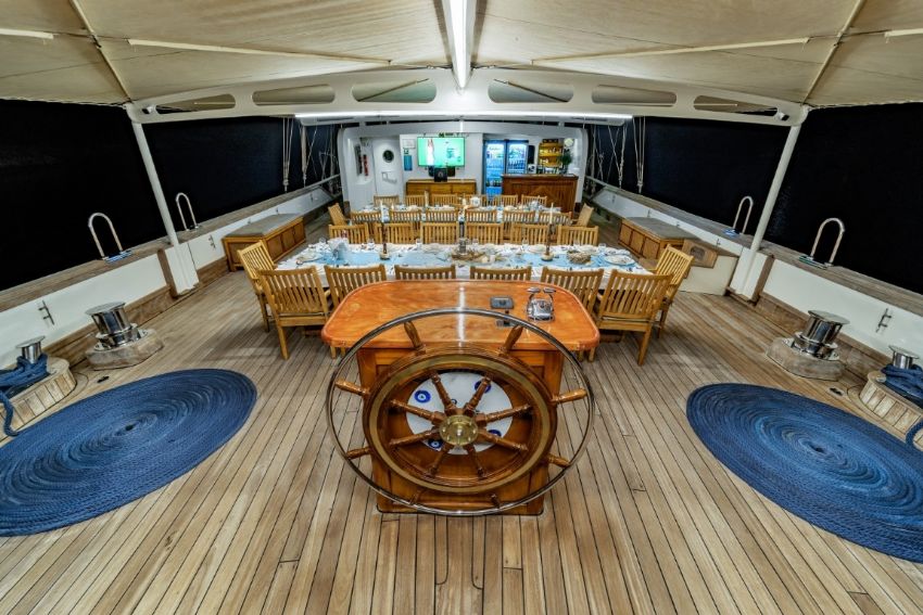 TERSANE 8 Arka Güverte Yemek Masası