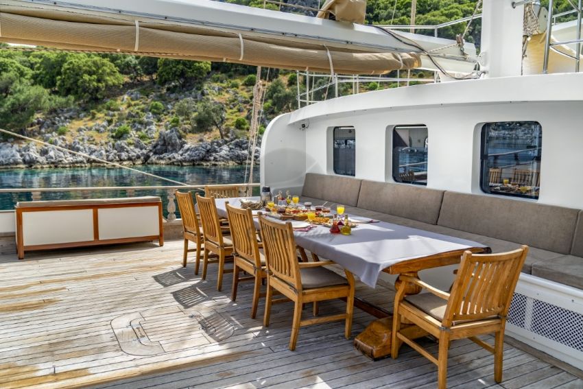 TERSANE 8 Ön Güverte Yemek Masası