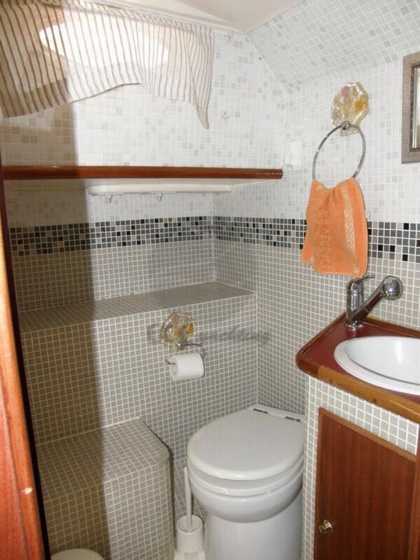 Double Cabin Bathroom Thalassa Yacht.