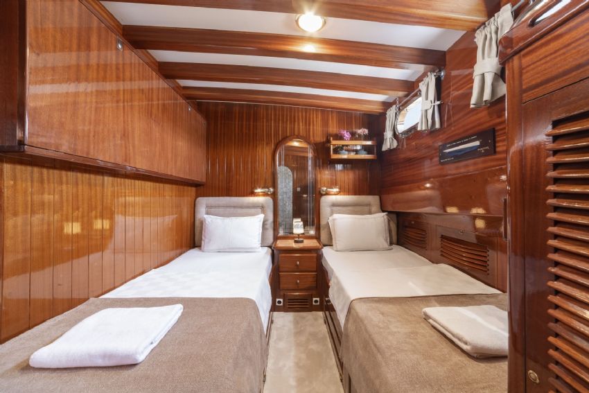 Torini Yacht, Master Suite.