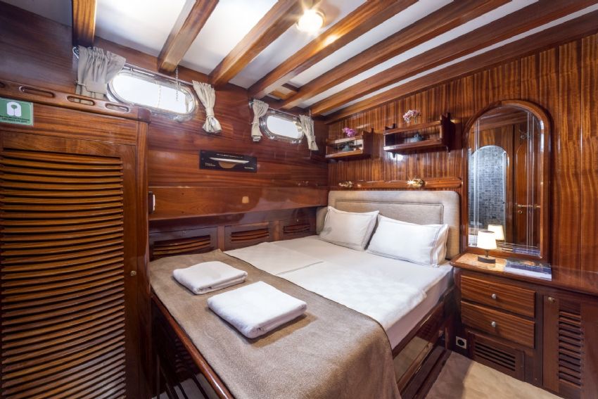 Torini Yacht, Double Cabin.
