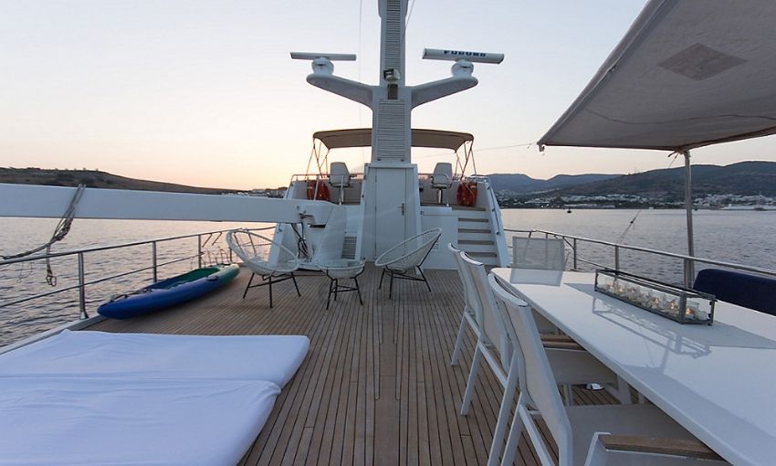 Troy Trawler, Flybridge.