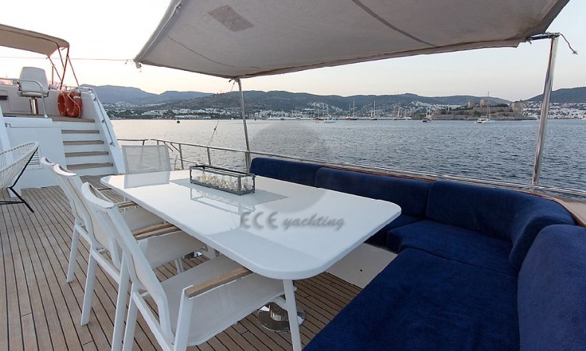 Troy Trawler, Flybridge Seating.