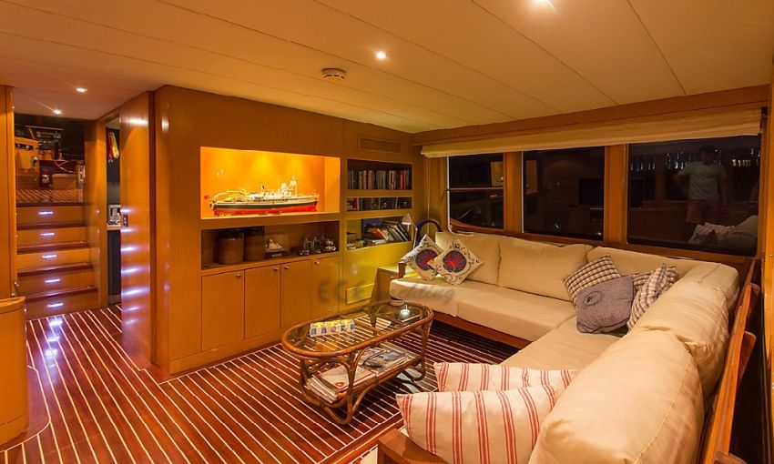 Troy Trawler, Interior Lounge.