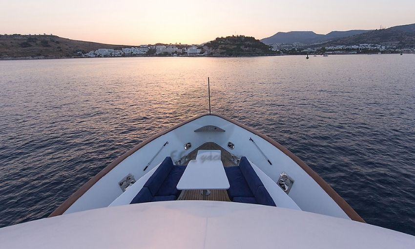 Troy Trawler, Enjoy The Sunsets From The Flybridge.