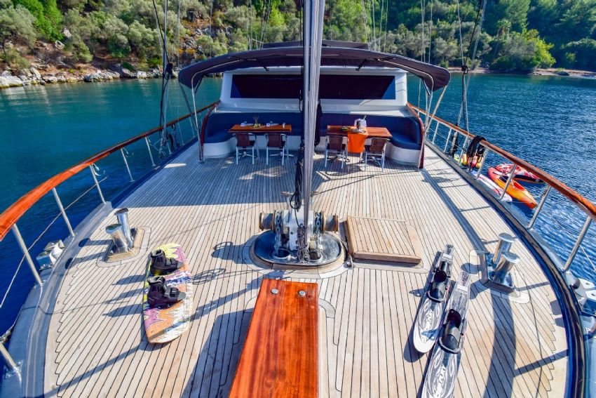 Uğur Gulet,  Front Deck.