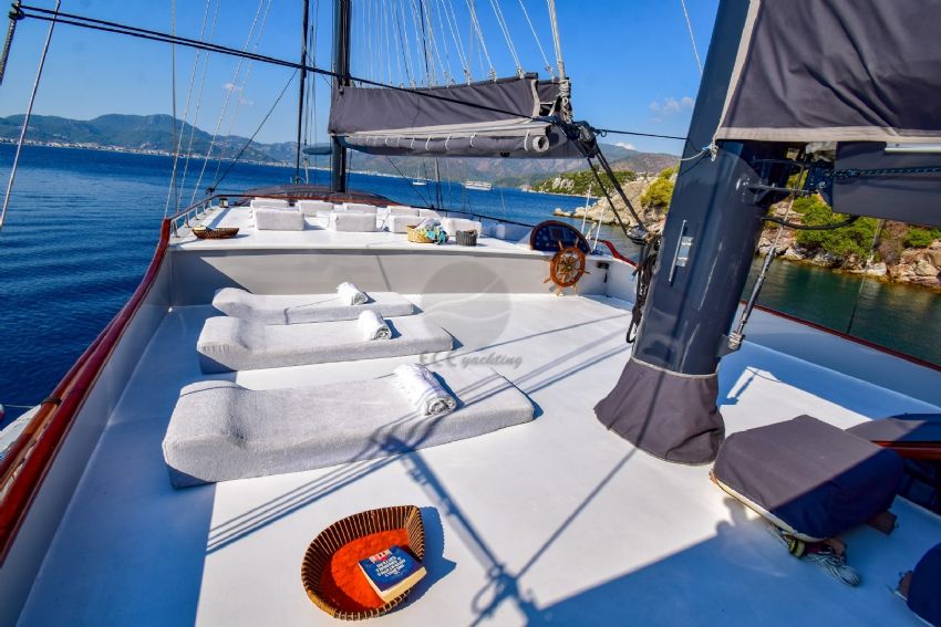 Uğur Gulet, Luxurious Sunbathing.