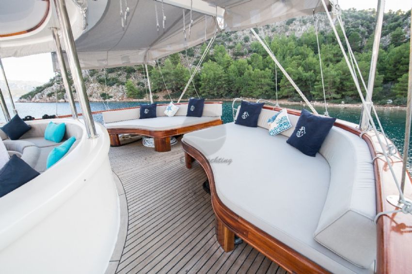 Vista Mare Yacht, Aft Deck Seating.