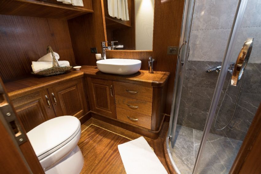 Vista Mare Yacht, Ensuite.