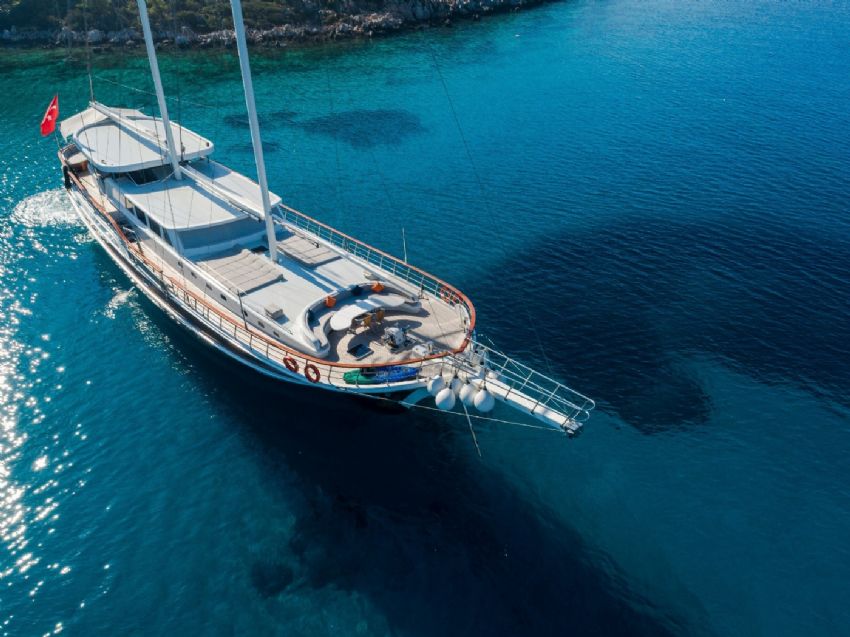 Vista Mare Yacht, Clear Waters.