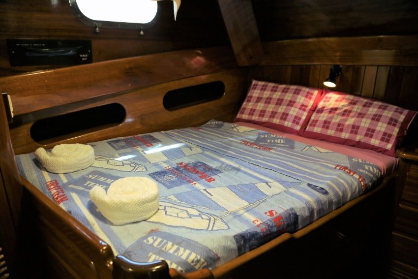 Whisper 1 Gulet, Passageway.