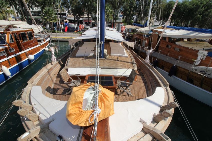 Whisper 1 Gulet, Bow.