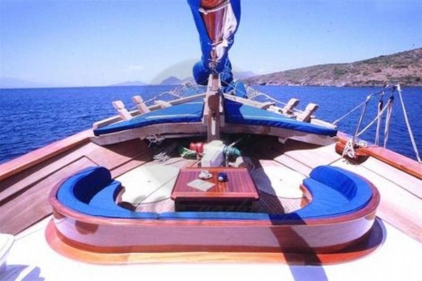 Xenos 2 Teknesi Ön güverte