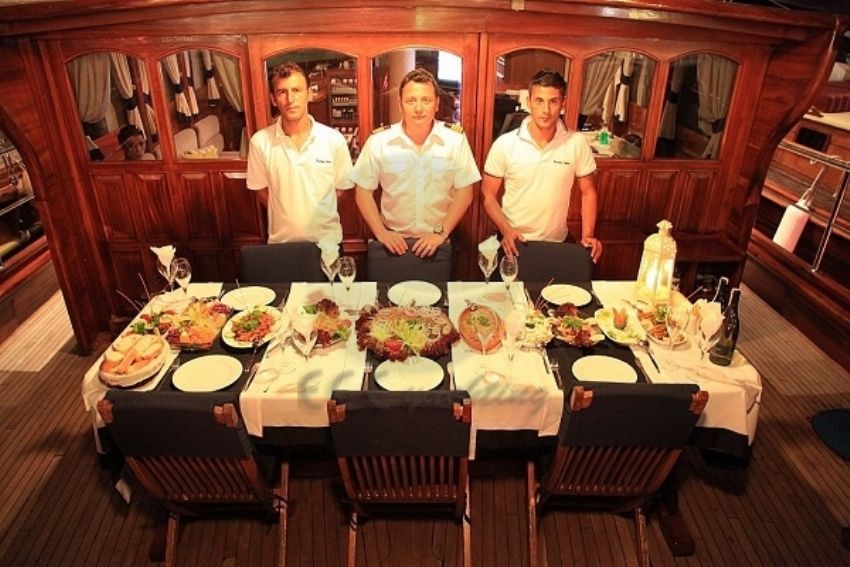 Yasemin Sultan 1 mürettebat