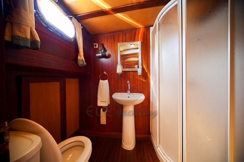 Yasemin Sultan 1 banyo