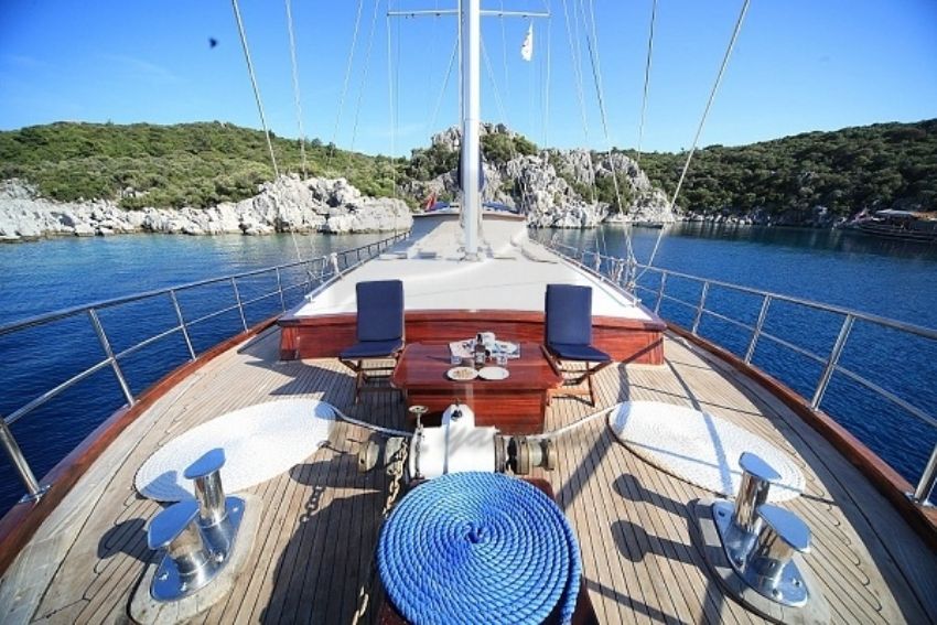 Yasemin Sultan 1 ön güverte