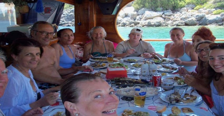 Yeliz 2, Dining With Friends.