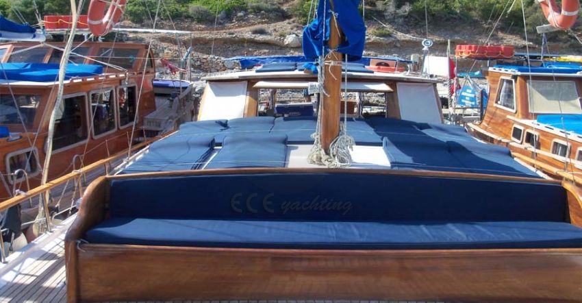 Yeliz 2, Deck Seating.