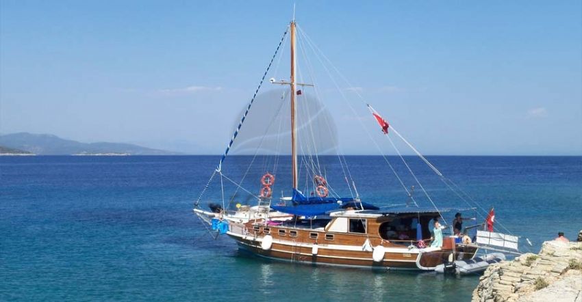 Yeliz 2, Sailing Out To Sea.