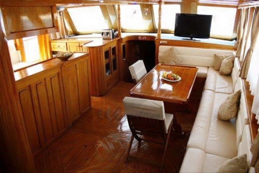 yörükoğlu teknesi iç salon