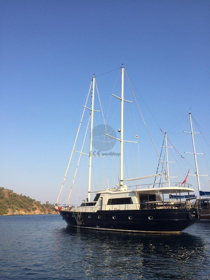 Zeytin Adasi Yacht, Port Side.