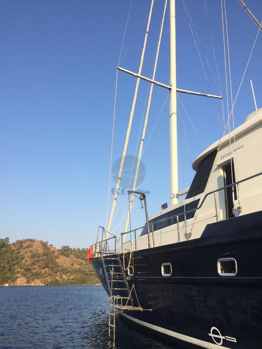 Zeytin Adasi Yacht, Clımb Down Into The Blue.