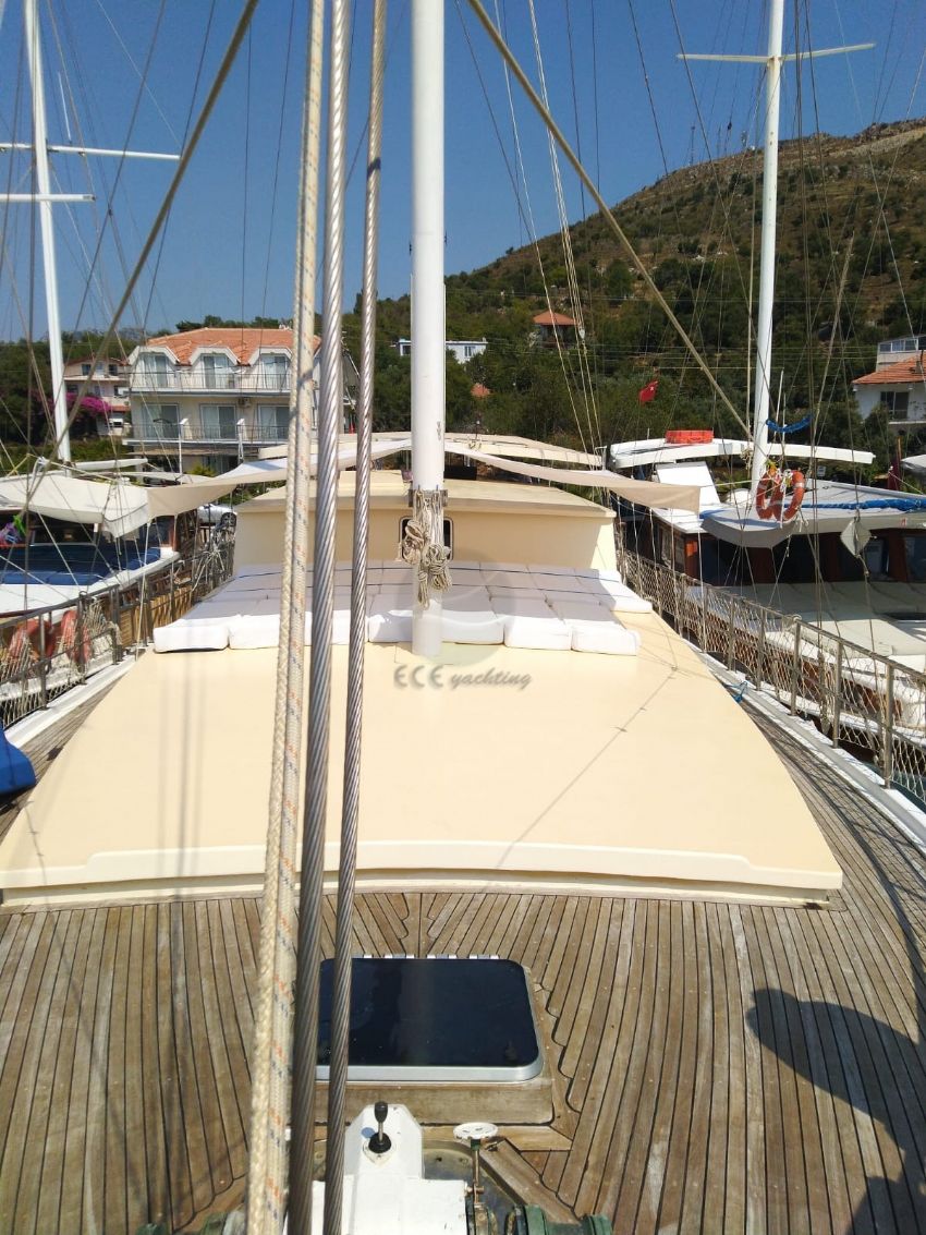 Ziya Efe Yacht, Bow.