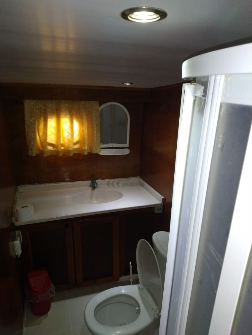 Ziya Efe Yacht, Bathroom.