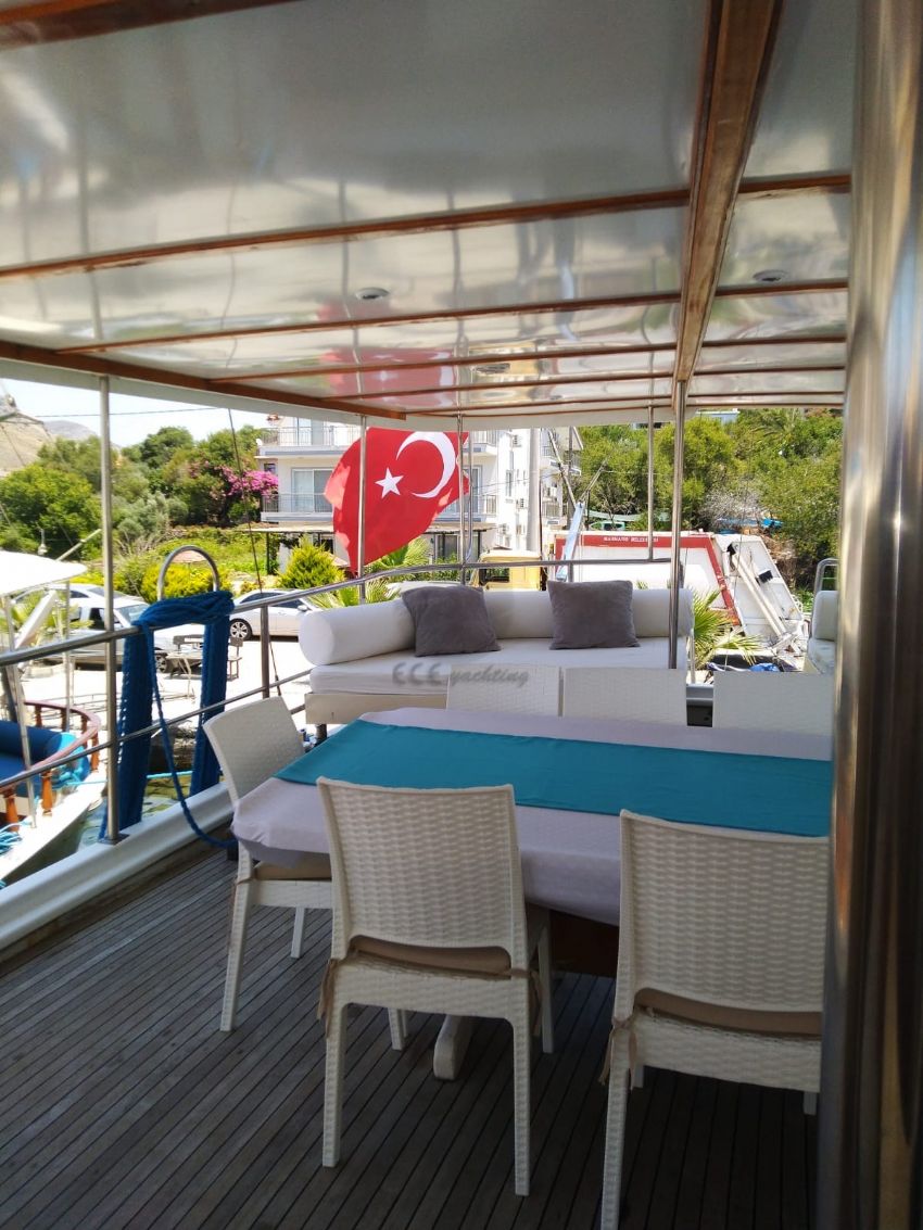 Ziya Efe Yacht, Aft Deck Comfortable Dining Area.