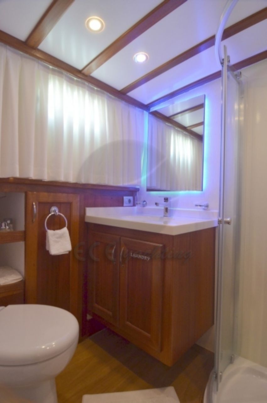 Zorbas Gulet Yacht, Bathroom 2